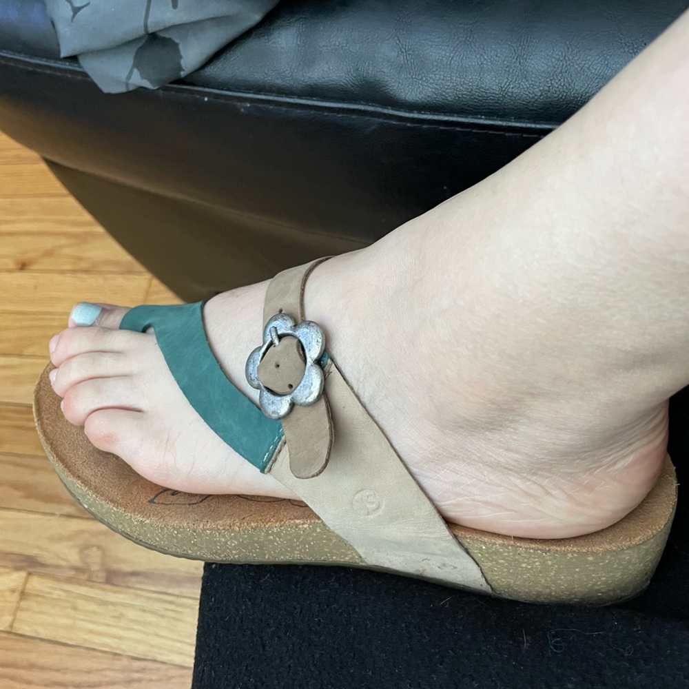 Ring Toe Slipon Leather Rustic Flower Asymmetric … - image 2